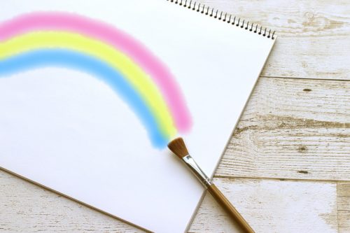 スケッチブックに描かれた虹