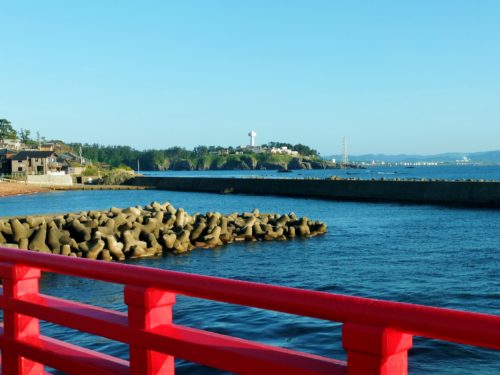 福井県・雄島橋から見た東尋坊