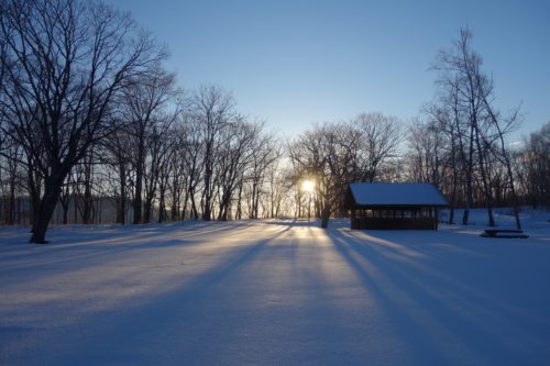 雪国の静かな日の出