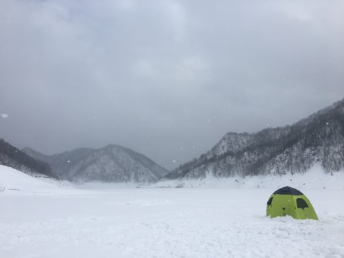北海道ワカサギ釣り風景