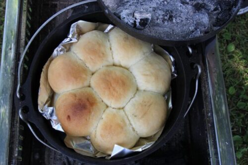 ダッチオーブンでパン作り